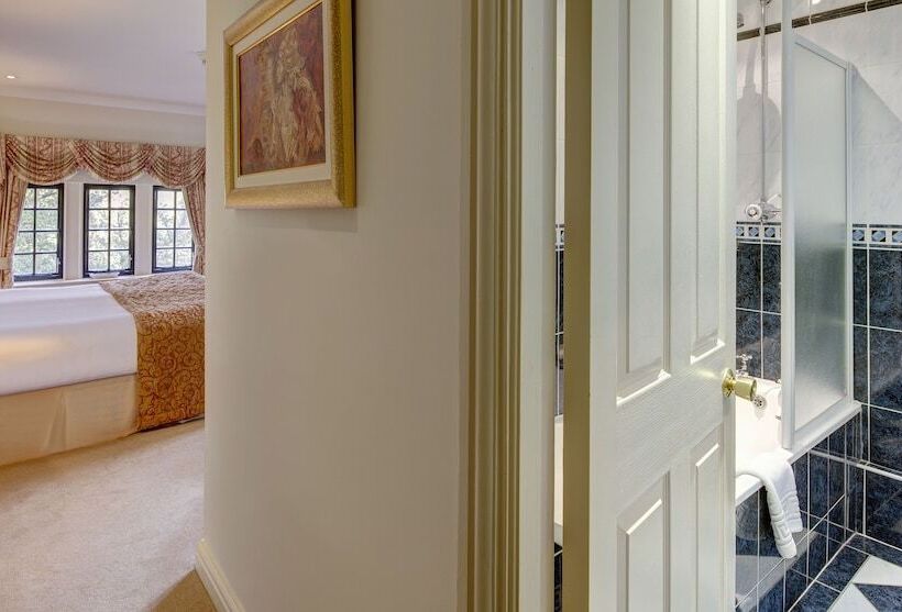 Номер Стандарт, Nailcote Hall