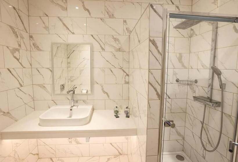 سوییت با چشم‌انداز دریا, The Hermitage Hotel   Oceana Collection