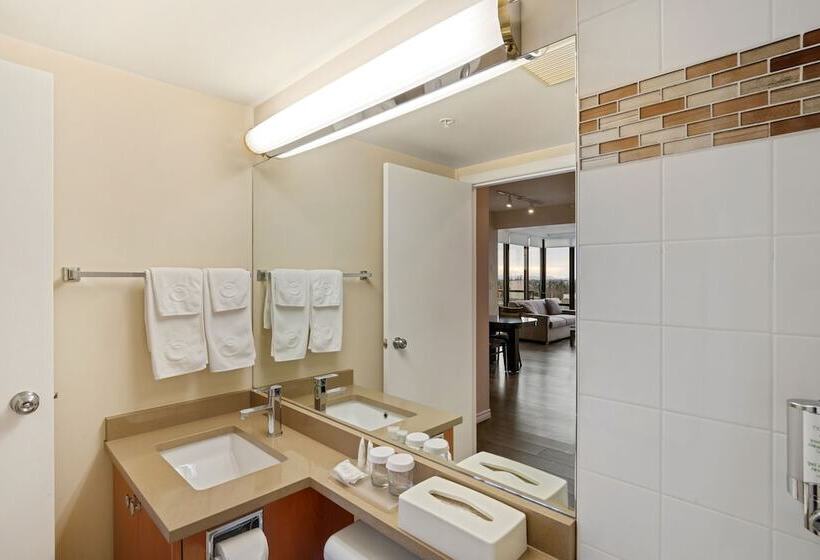 سوییت, Executive Hotel Vancouver Airport