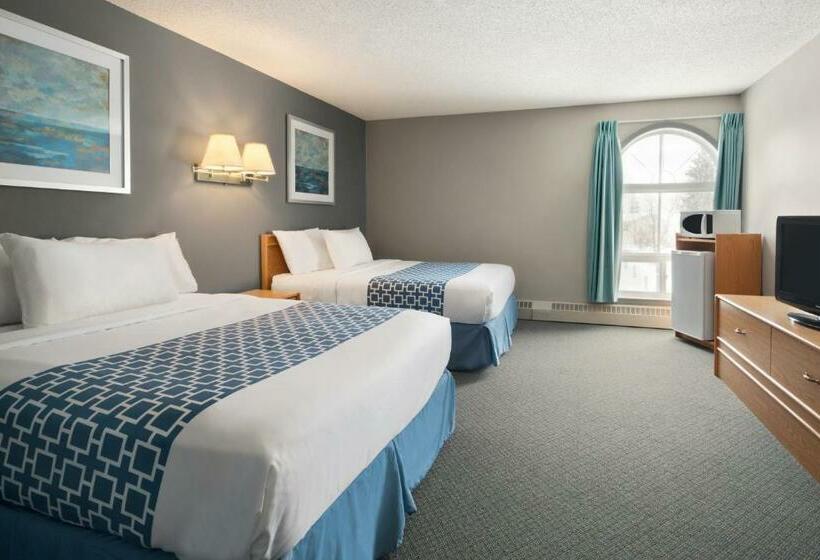 Номер Стандарт, Travelodge By Wyndham Edmonton Airport