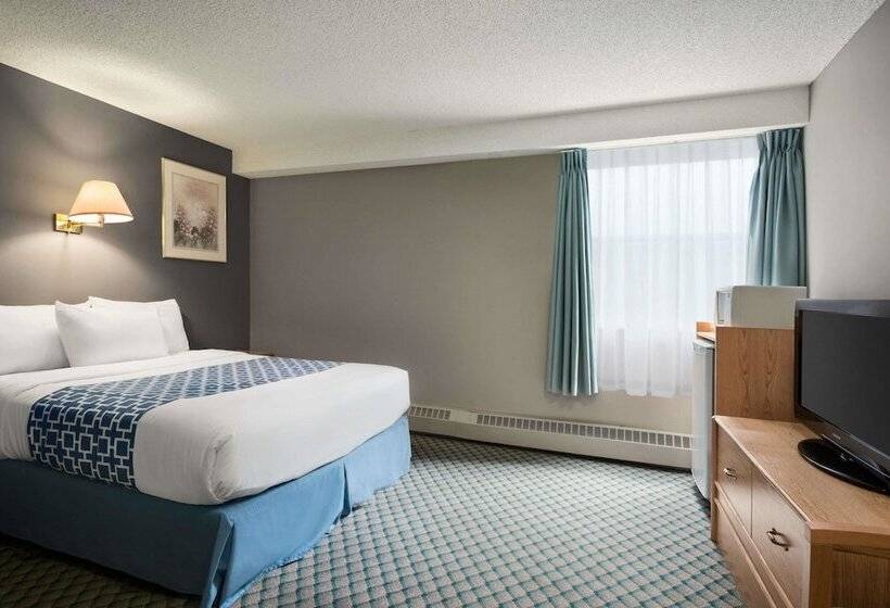 Люкс, Travelodge By Wyndham Edmonton Airport
