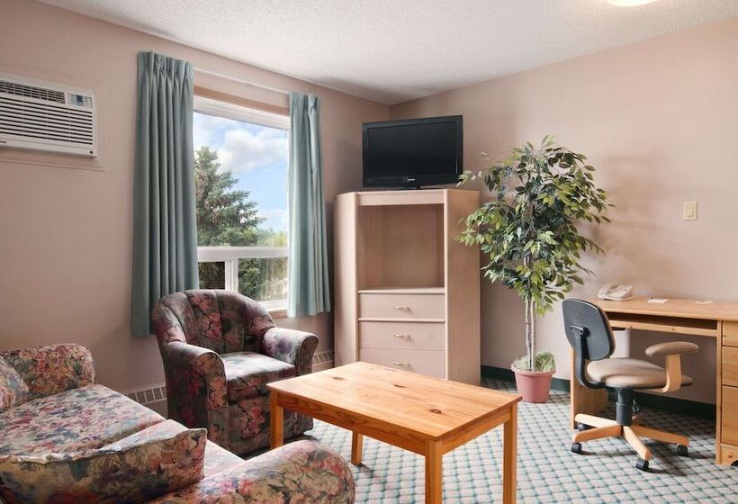 Люкс, Travelodge By Wyndham Edmonton Airport