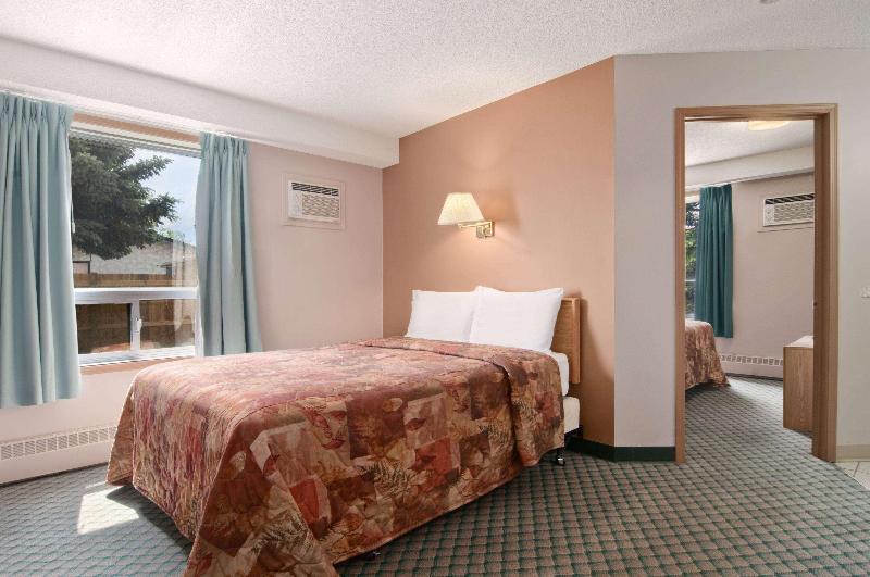 Люкс, Travelodge By Wyndham Edmonton Airport