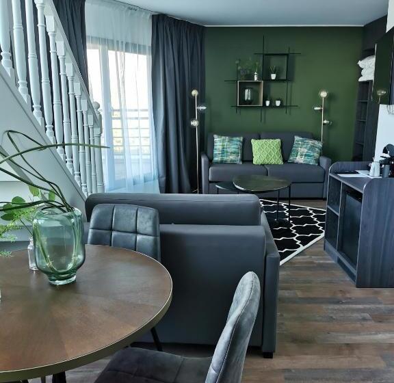Suite with Terrace, Le Paddock