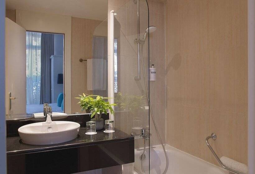 Quarto Premium, Paris Opera Affiliated By Melia