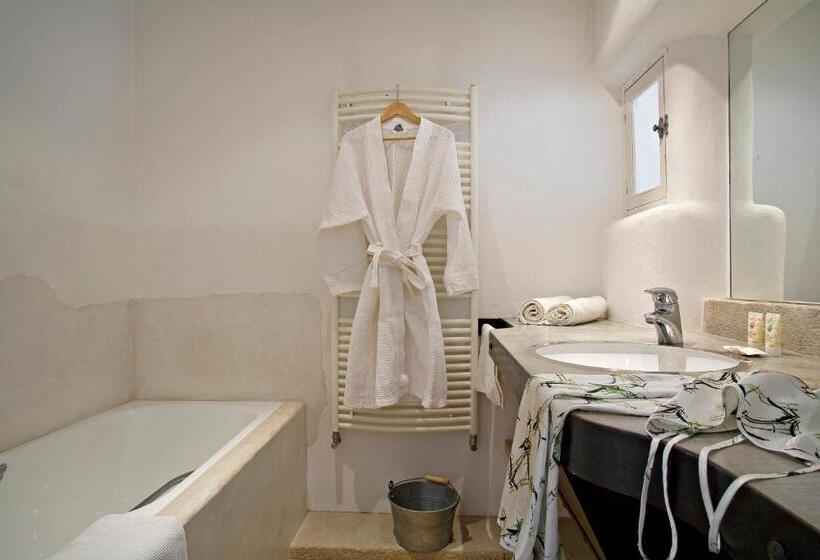 Superior room with lake view, Lodge Sainte Helene Adult Only