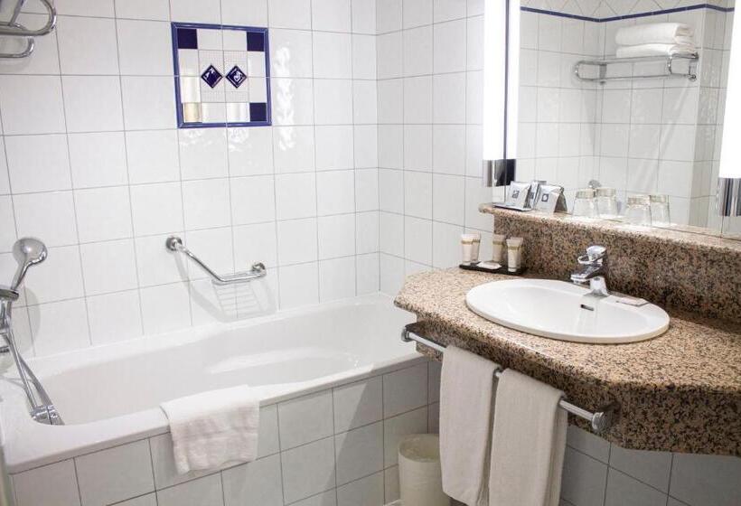 اتاق دلوکس با چشم‌انداز پارک, Célestins Spa Thermal & Hôtel By Vy Resort