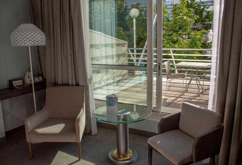 اتاق لوکس با تراس, Célestins Spa Thermal & Hôtel By Vy Resort