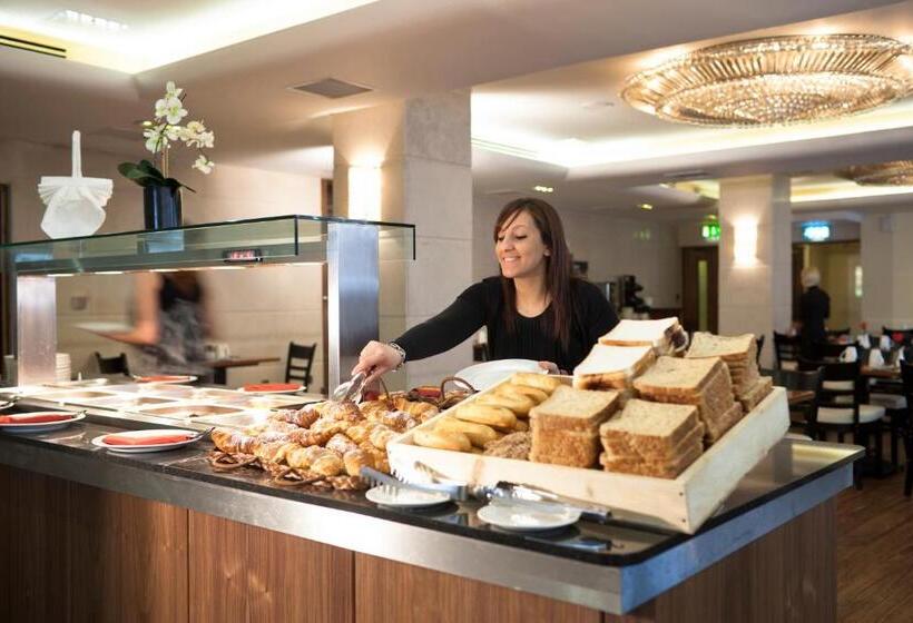 اتاق استاندارد چهار تخته, Academy Plaza