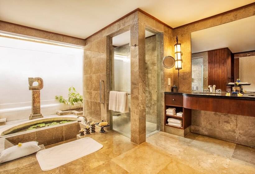Номер Deluxe Вид на Сад, The Oberoi Beach Resort, Lombok