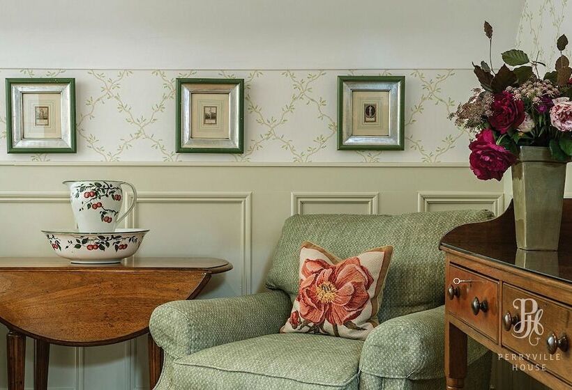 Junior Suite, Perryville House