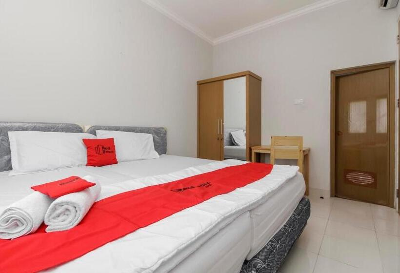 Номер Стандарт, Reddoorz Near Central Park Mall