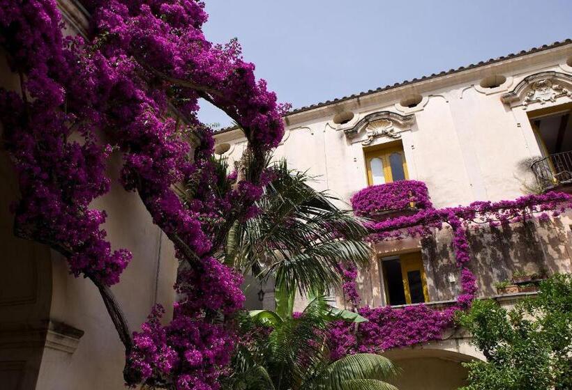 اتاق لوکس با چشم‌انداز دریا, Palazzo Murat