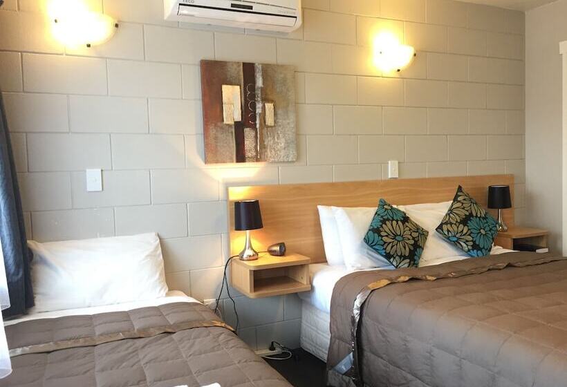 스탠다드 스튜디오, Boundary Court Motor Inn
