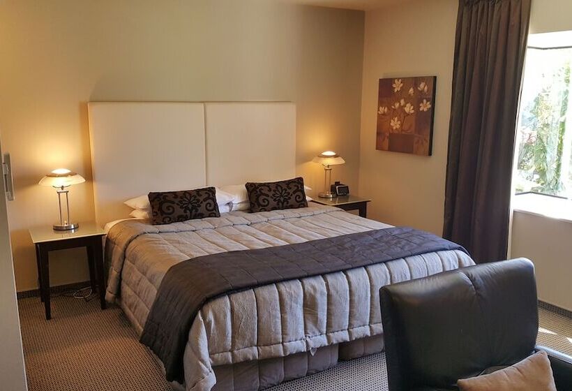 Студия Superior, Carnmore Chateau Marlborough