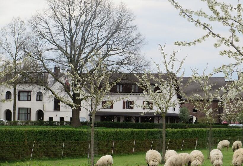 اتاق استاندارد سه نفره, Restaurant In Den Hoof