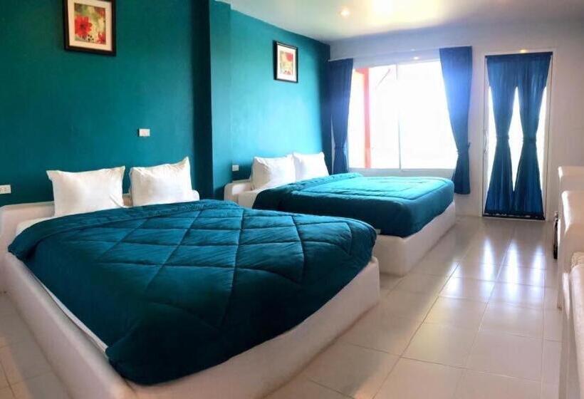 اتاق استاندارد چهار تخته, Baan Suan Rojjana