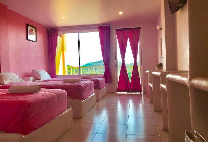 اتاق استاندارد سه نفره, Baan Suan Rojjana
