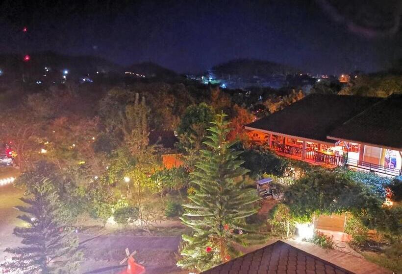 اتاق استاندارد سه نفره, Baan Suan Rojjana