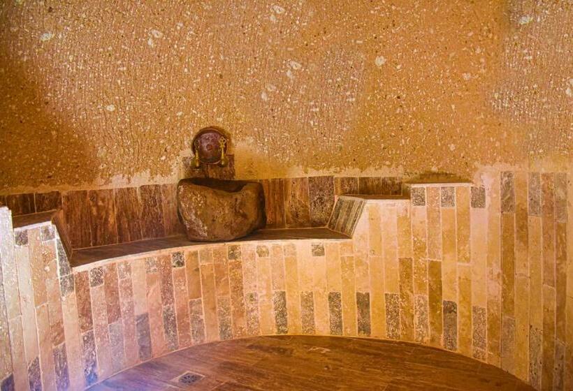 سوییت سوپریور, Cappadocia Cave House