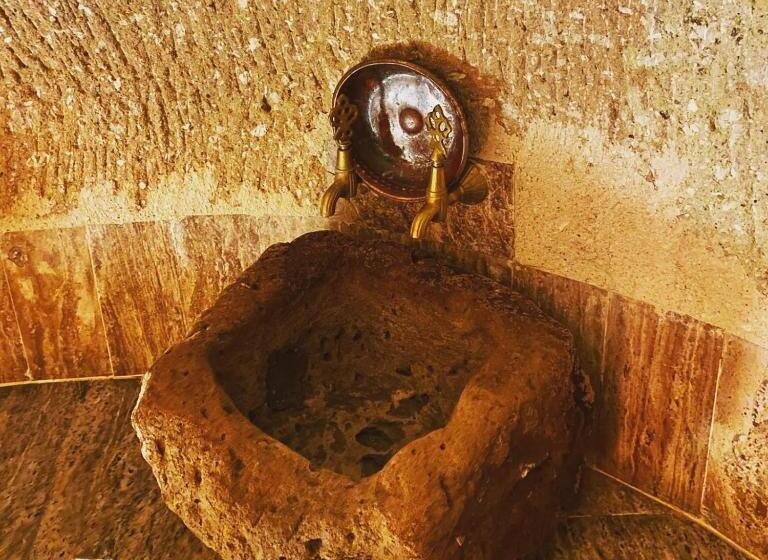 سوییت سوپریور, Cappadocia Cave House