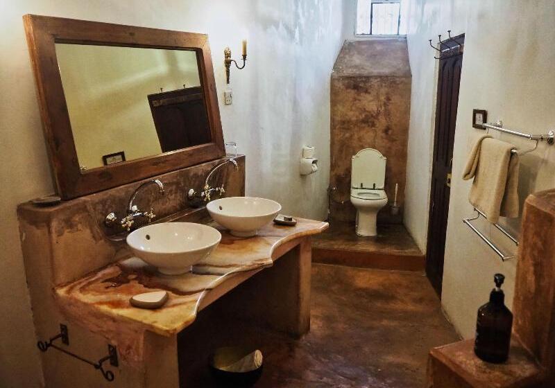 اتاق استاندارد یک نفره, Zanzibar Coffee House
