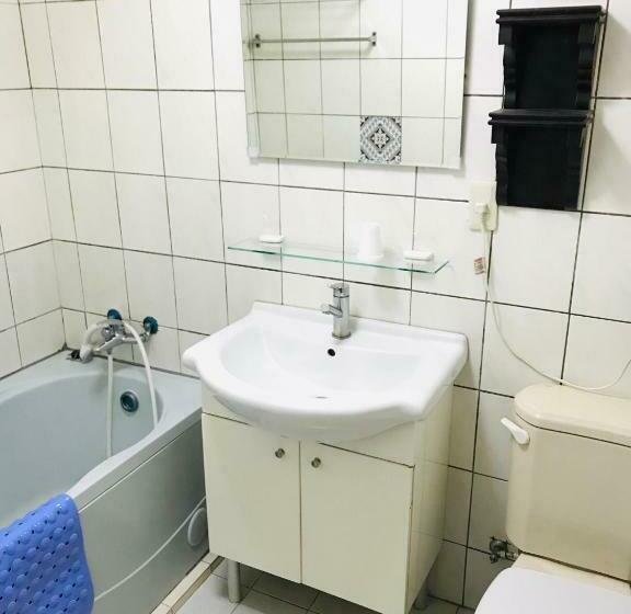 اتاق عادی, Lee Chan