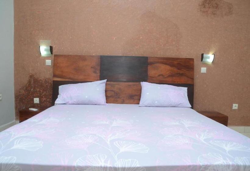 استودیوی استاندارد, La Perle
