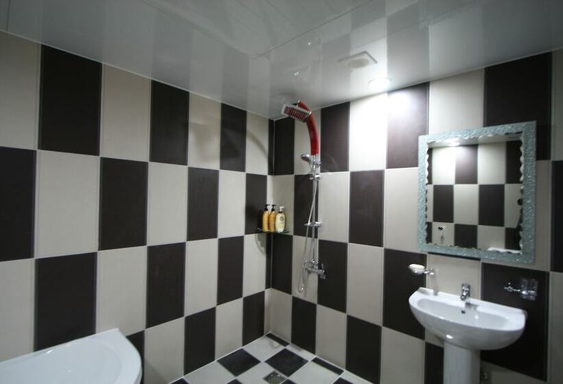 اتاق لوکس, Cheonan K
