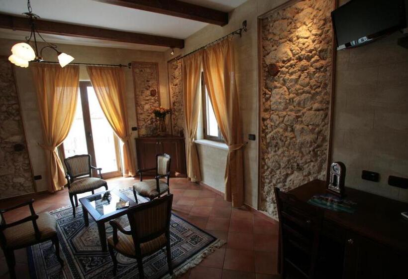 سوئیت با بالکن, Luxury Accommodation