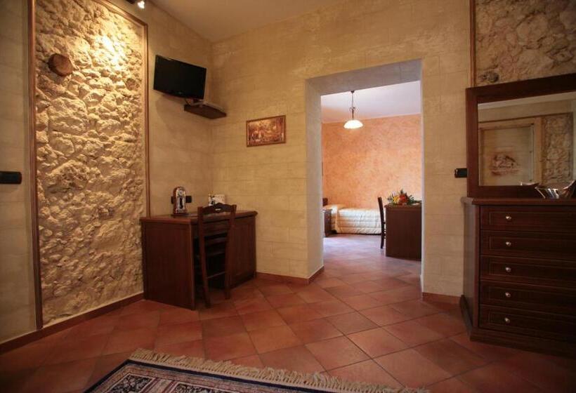 سوئیت با بالکن, Luxury Accommodation
