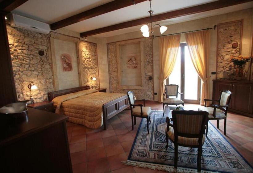 سوئیت با بالکن, Luxury Accommodation