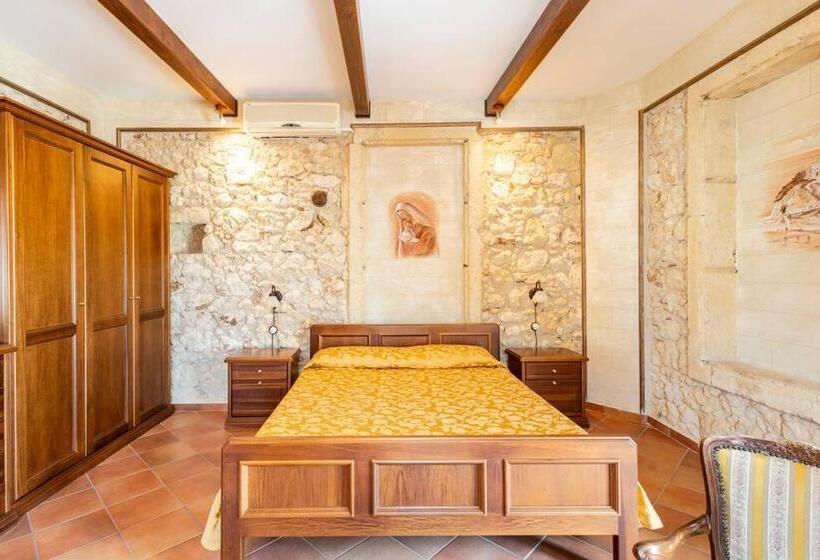 سوئیت با بالکن, Luxury Accommodation