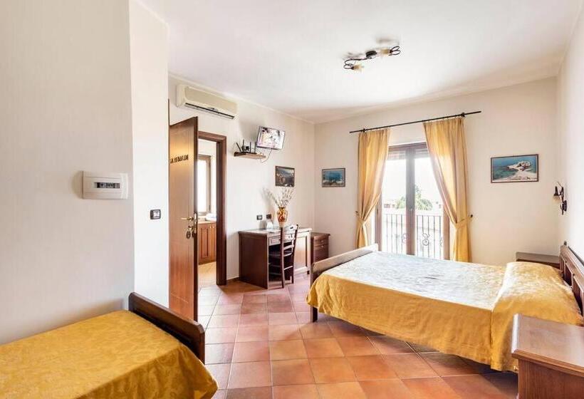 اتاق استاندارد با بالکن, Luxury Accommodation