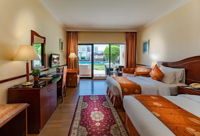 스탠다드 룸 풀장 전망, Golden Tulip Nizwa