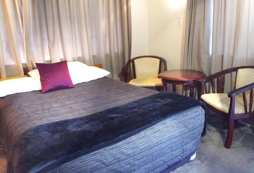 استودیوی استاندارد, Tudor Motor Lodge