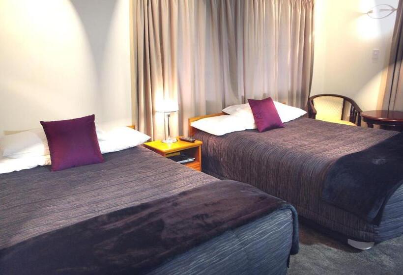 استودیوی استاندارد, Tudor Motor Lodge