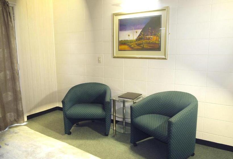استودیوی استاندارد, Tudor Motor Lodge