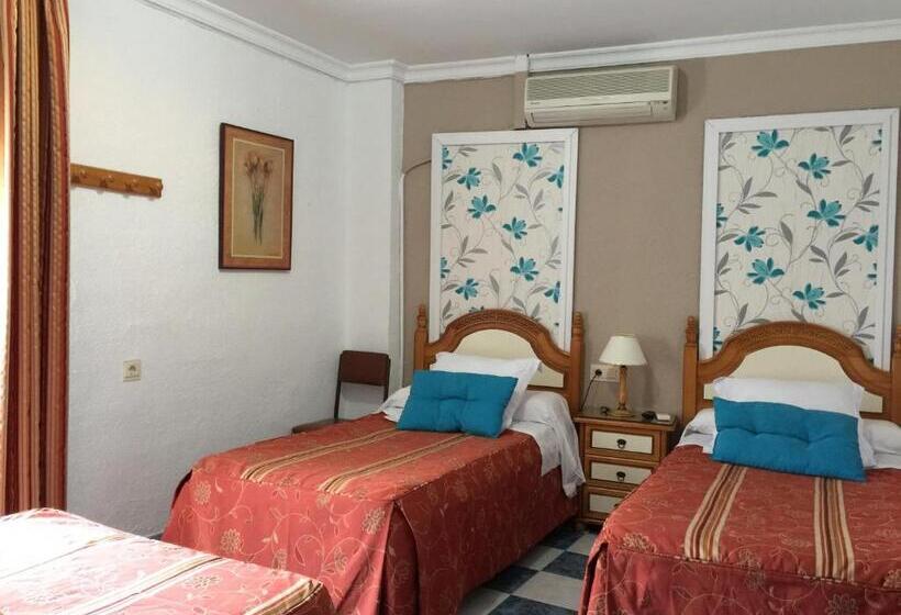 اتاق استاندارد سه نفره, Pension Zurita