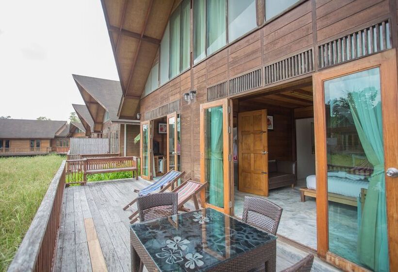 ویلای 2 خوابه, Rice Farm Villa Suratthani