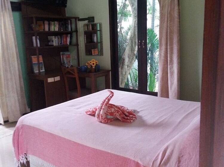 اتاق لوکس, Shanti Lodge Phuket