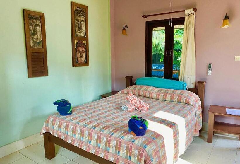 اتاق لوکس, Shanti Lodge Phuket