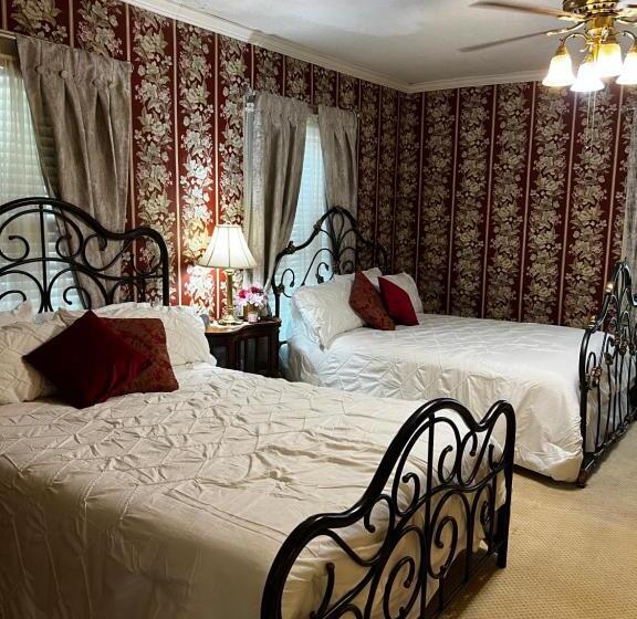 Четырехместный Номер Стандарт, Commodore Bed & Breakfast