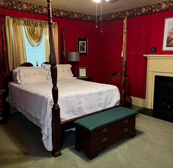 اتاق استاندارد سه تخته با سرویس بهداشتی مشترک, Commodore Bed & Breakfast
