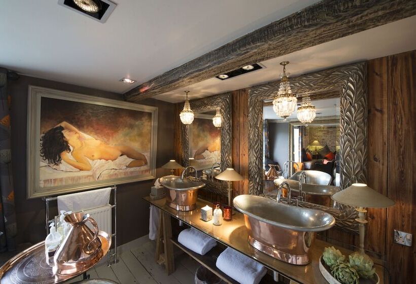 سوییت سوپریور, The Five Bells Inn