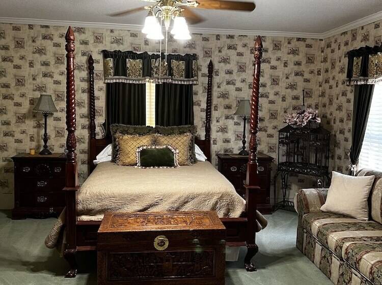 Трехместный Номер Стандарт Совместная Ванная, Commodore Bed & Breakfast