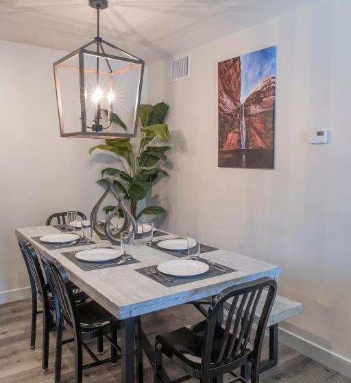 آپارتمان 1 خوابه با چشمانداز, Moab Redcliff Condos
