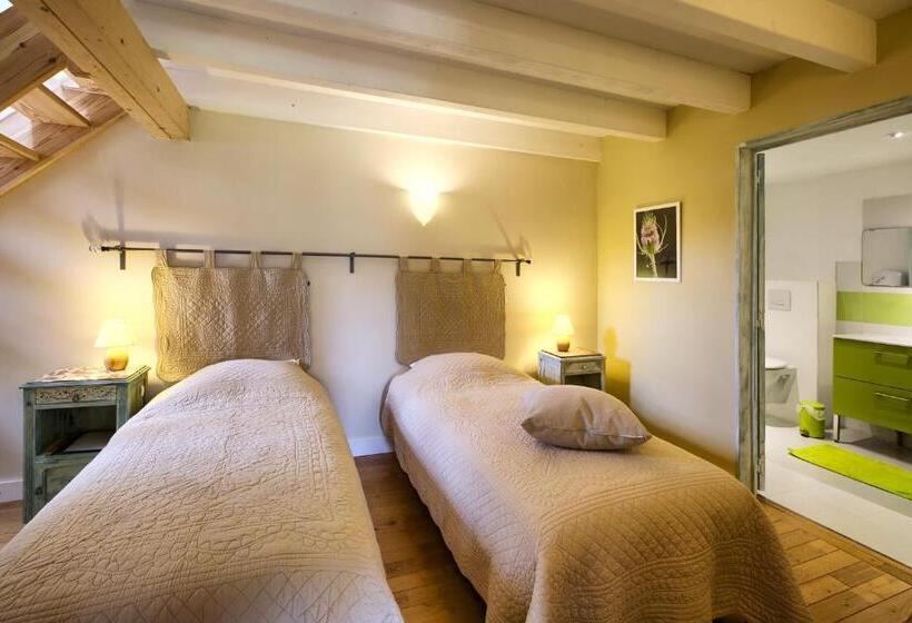 جناح جونيور مطل على الحديقة, La Grange D'oustaud
