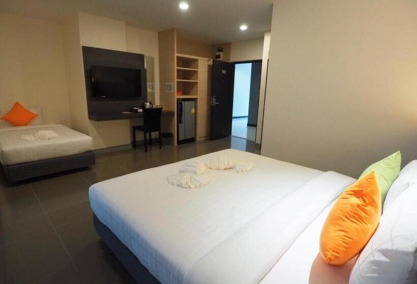 스탠다드 트리플 발코니 룸, Clover Hotel Hatyai