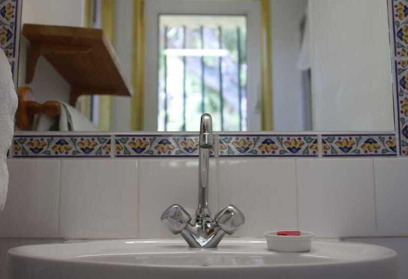 اتاق اکونومی, Cassis Hostel Les Heures Claires